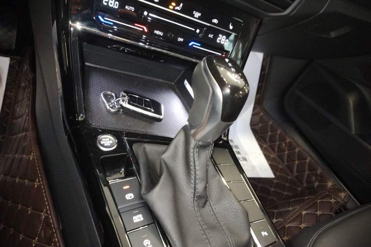 Used Volkswagen Passat 2023 Revised 330TSI Elite Edition Gear Lever