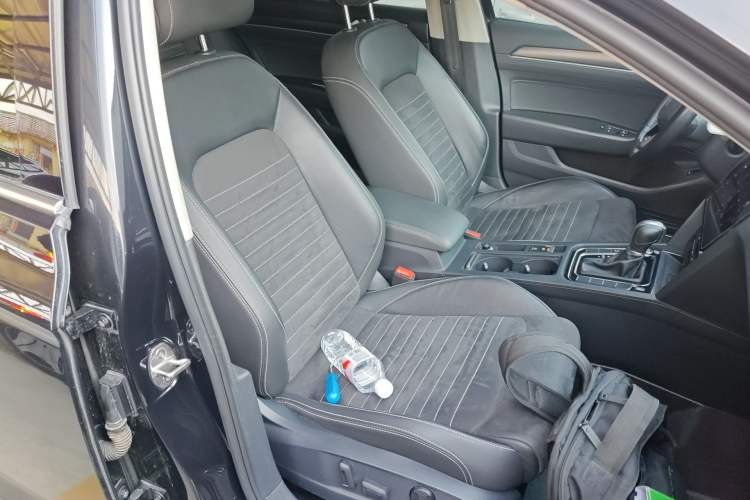 Used Volkswagen Magotan 2020 330TSI DSG Luxury Edition Right Front Seat