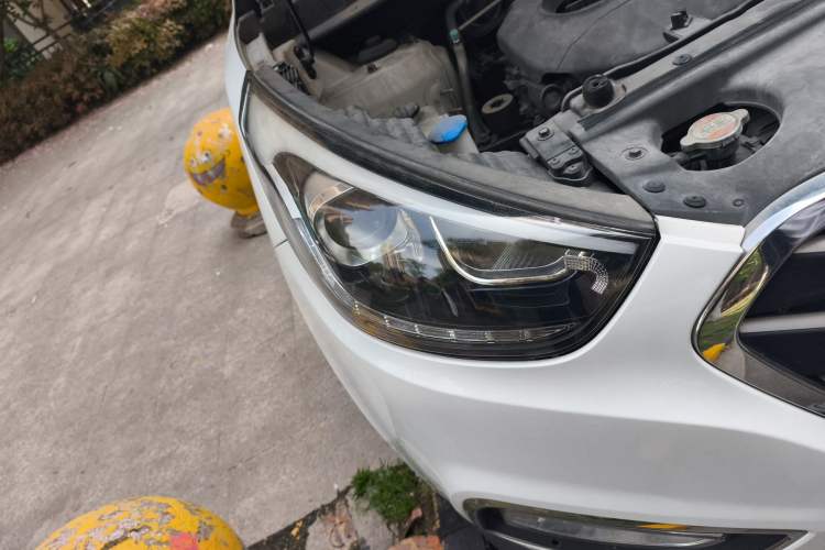 Used Hyundai ix35 2015 2.0L Automatic Two-Wheel Drive Leading Trim China IV Standard
