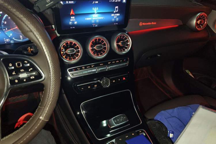 Used Mercedes-Benz GLC 2022 Facelifted GLC 260 L 4MATIC Dynamic Edition Audio And AC Panel