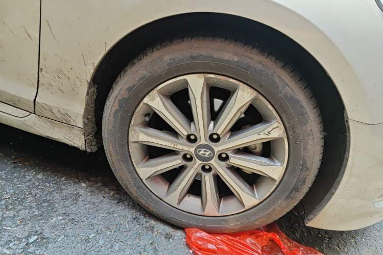 Used Hyundai Sonata 2015 1.6T GX Comfort Model Right Front Wheel Hub