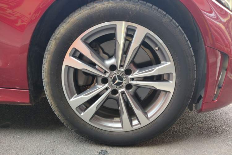 Used Mercedes-Benz C-Class 2020 Restyled C 200 L Fashion Edition Sport Version Right Front Wheel Hub