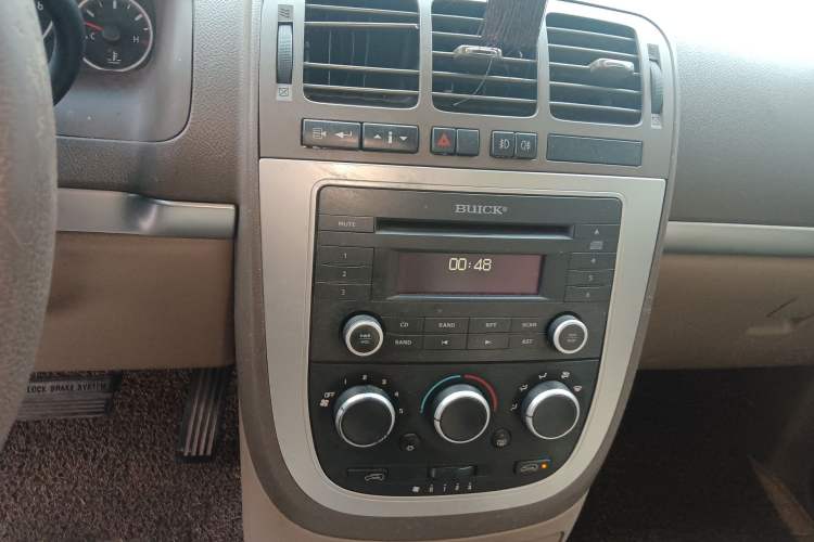 Used Buick GL8 2013 2.4L Comfort Edition Audio And AC Panel