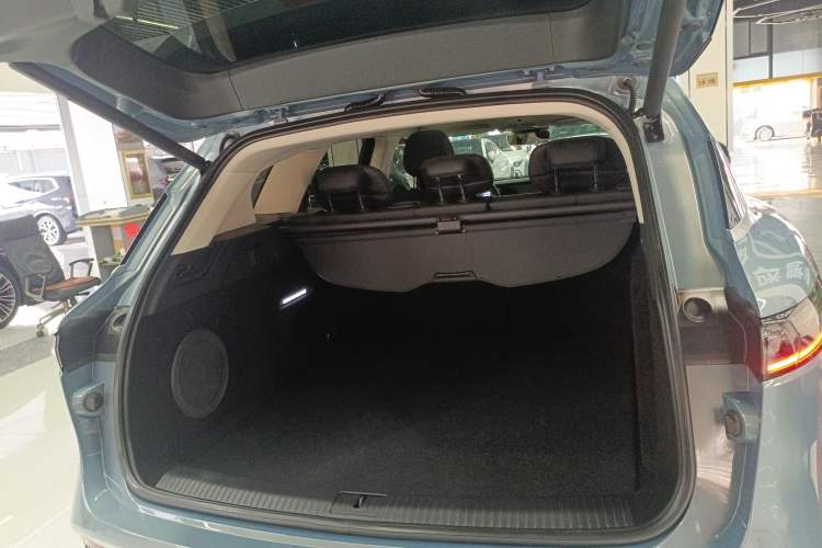 Used VOYAH FREE 2021 Four-Wheel Drive Standard Range-Extended Exclusive Luxury Package Trunk