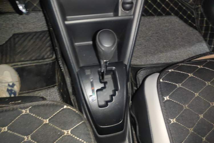 Used Toyota YARiS L Zhi Xuan 2021 1.5L CVT Leading Edition Gear Lever