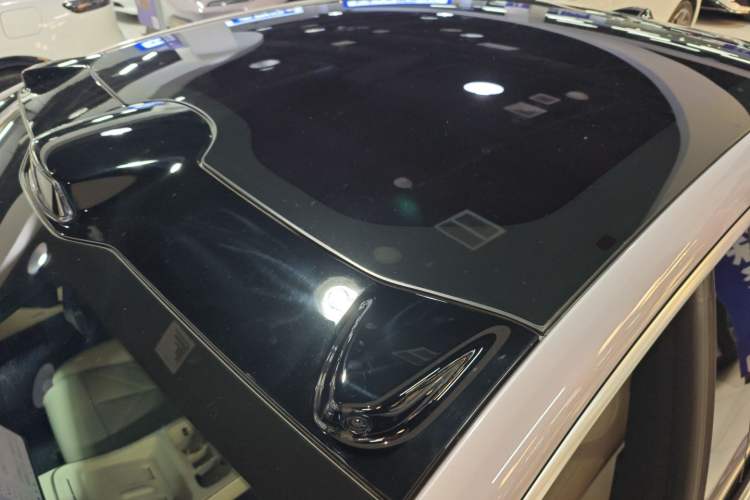 Used Nio ET5 2025 75 kWh Roof