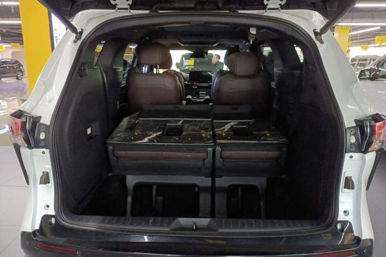 Used Toyota Sienna 2021 2.5L Hybrid Platinum Edition