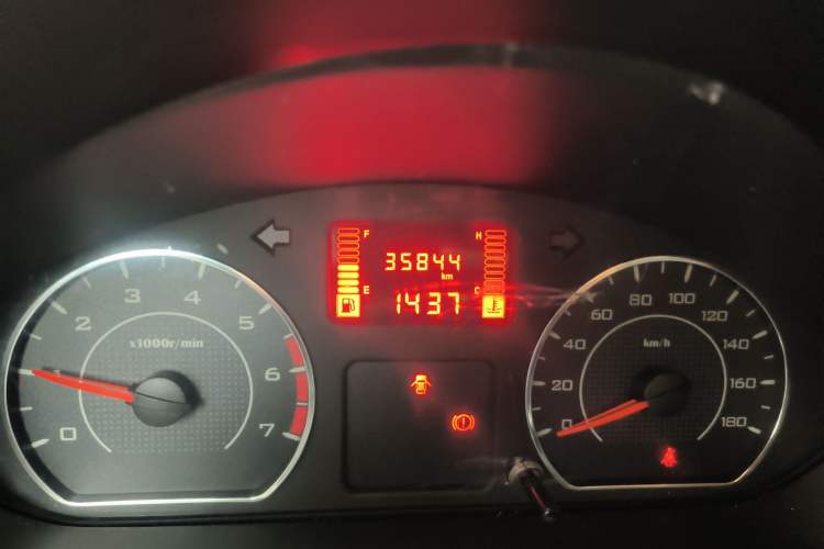 Used Wuling Hongguang V 2019 1.5L Base Version China VI LAR