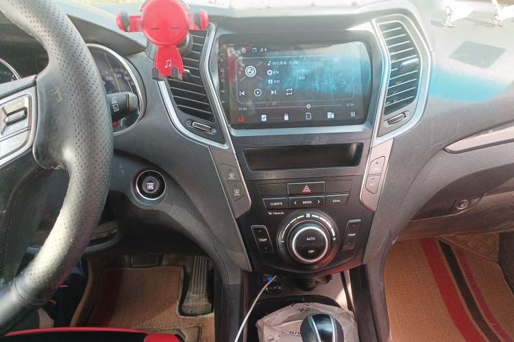 Used Hyundai Santa Fe 2015 2.0T Automatic All-Wheel Drive Smart Version 5 Seats Audio And AC Panel