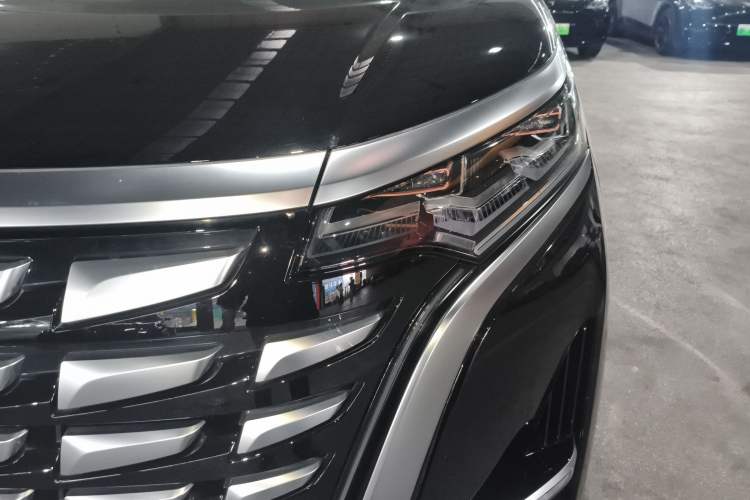 Used Denza D9 2024 DM-i 980 Four-Wheel Drive Prestige Model Left Front Headlight