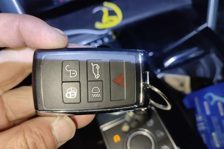 Used Land Rover Discovery 2018 3.0 SC V6 HSE Vehicle Key