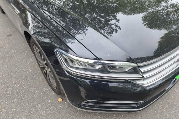 Used Volkswagen Phideon 2018 Revised Version 380TSI Two-Wheel Drive Business Edition Right Front Headlight