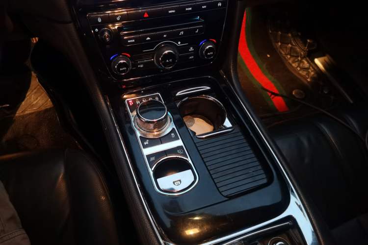 Used Jaguar XJ 2014 XJL 2.0T Two-Wheel-Drive Elegant Business Edition