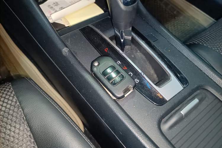 Used Honda Jade 2013 1.8L automatic Comfort version 5 seats Vehicle Key