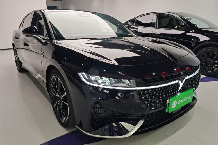 Used VOYAH PASSION 2024 PHEV Four-Wheel Drive Ultra-Long Range Flagship Model Front Right 45 Deg