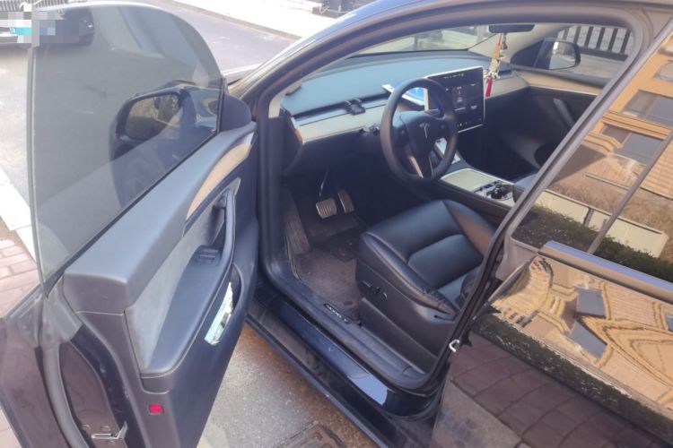 Used Tesla Model Y 2022 Long-Range All-Wheel-Drive Version
