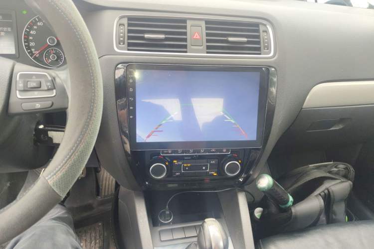 Used Volkswagen Sagitar 2014 Revised Version 1.4TSI Automatic Luxury Edition Audio And AC Panel