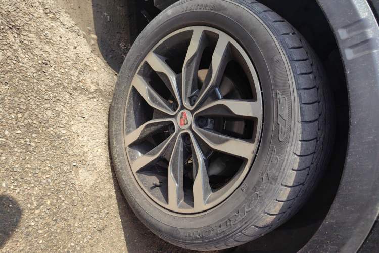 Used Roewe RX5 2016 20T Two-Wheel Drive Automatic Internet Smart Edition Right Front Wheel Hub