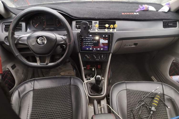 Used Volkswagen Santana 2016 1.6L Manual Fashion Edition Center Console