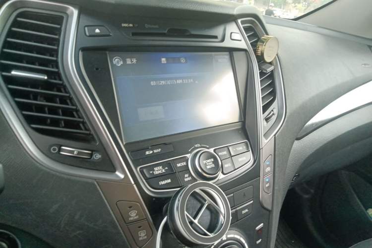 Used Hyundai Santa Fe 2015 2.0T Automatic Two-Wheel Drive Smart Version 5 Seats