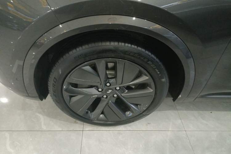 Used Li Auto L9 2022 Max model Left Front Wheel Hub