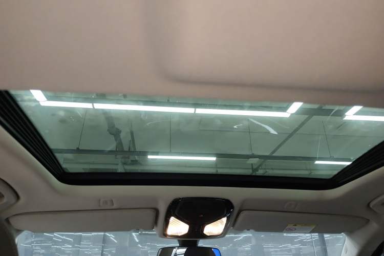 Used BMW 5 Series 2022 Second Facelift 525Li Luxury Package Headliner