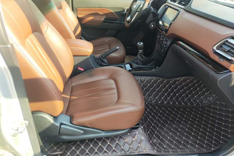 Used Great Wall Wingle 6 2017 2.4L Gasoline Two-Wheel Drive Elite Version 4G69
