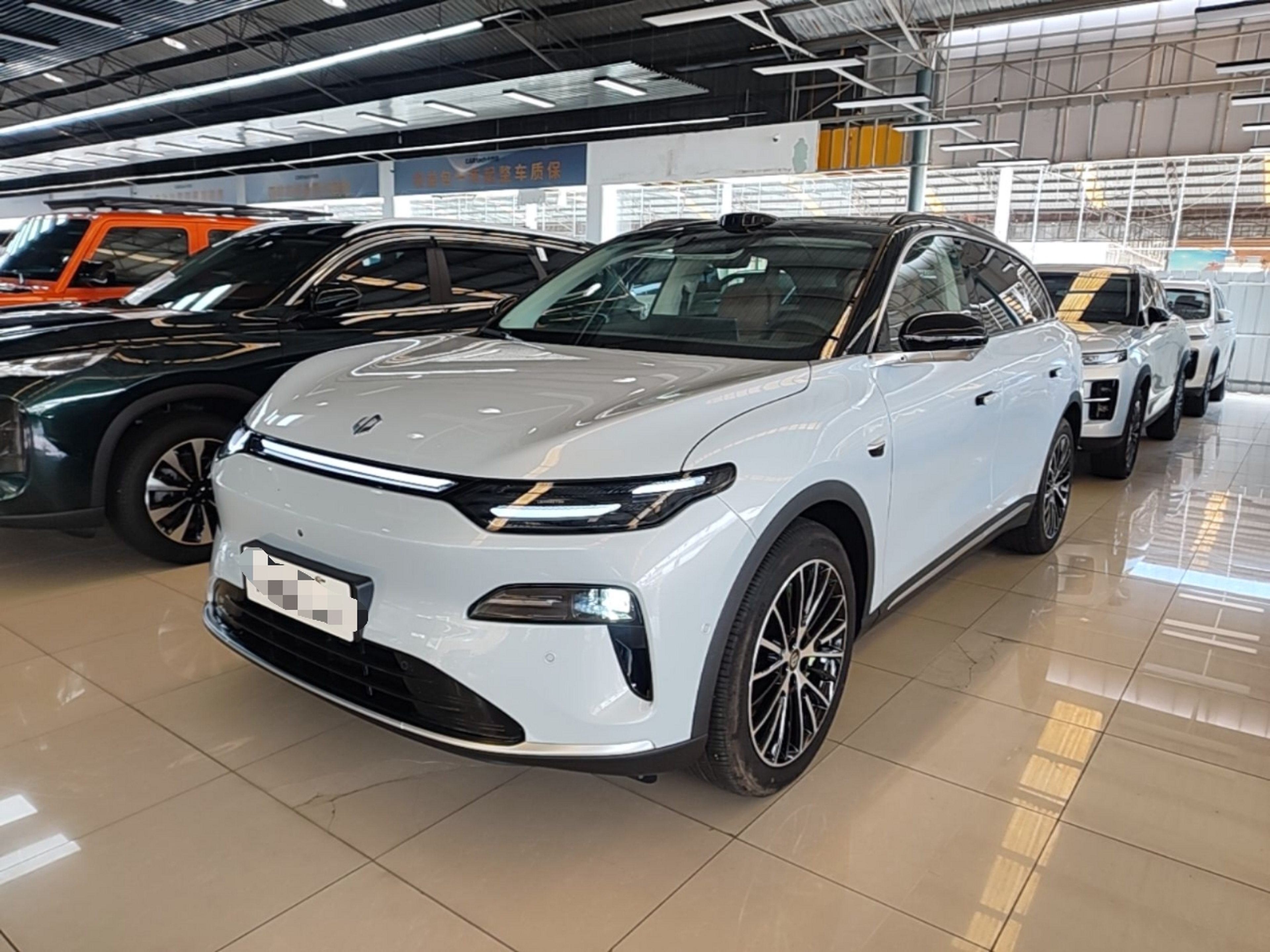 Unter der Vorderseite des Autos