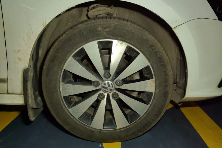 Used Volkswagen Sagitar 2018 280TSI DSG Comfort Model Right Front Wheel Hub