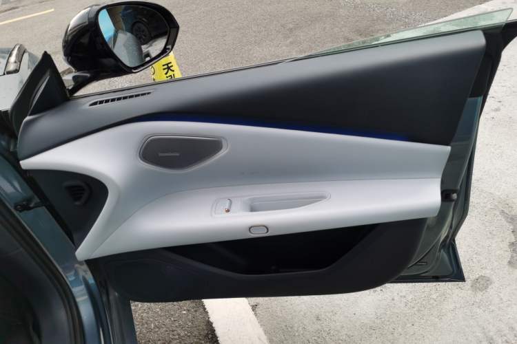 Used Lynk & Co Z10 2025 95 kWh 702 km All-Wheel Drive Intelligent Driving Ultra
