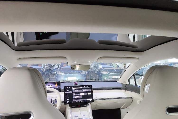 Used Hima Luxeed S7 2025 785 km Ultra Headliner