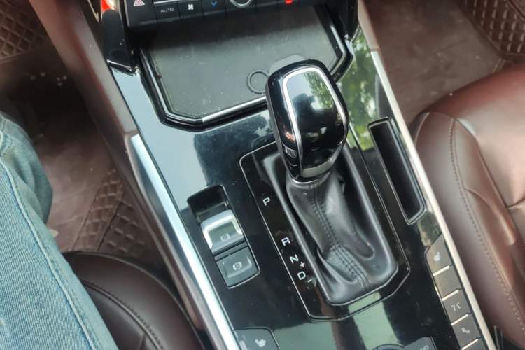 Used Wey VV7 2017 2.0T Flagship Model Gear Lever