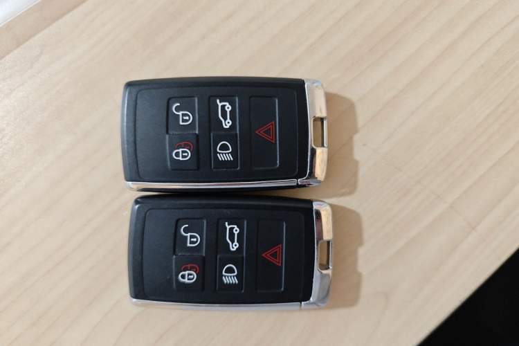 Used Land Rover Range Rover Velar 2022 250 PS Sparkling Heritage Edition
