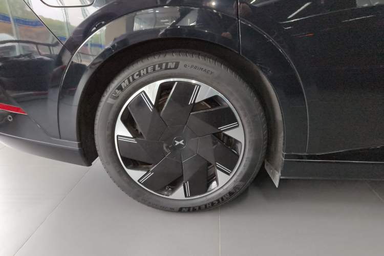 Used XPeng X9 2024 702 Ultra-Long Range Max Exterior 5