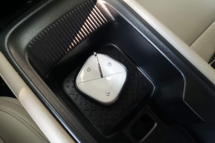 Used Wuling Bingo PLUS 2024 401 km Range 5-Seater Version Vehicle Key