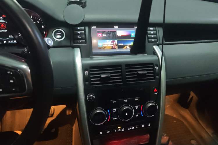 Used Land Rover Discovery Sport 2019 240 PS SE Version China VI Standard Audio And AC Panel