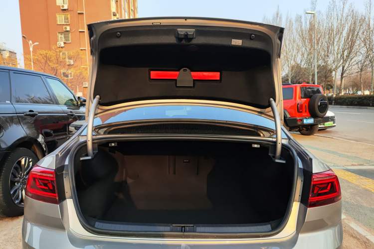 Used Volkswagen Magotan 2020 330TSI DSG Leading Model Trunk