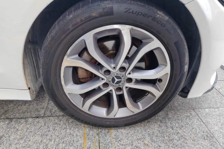 Used Mercedes-Benz C-Class 2018 C 180 L Fashion Edition Sport Version Right Front Wheel Hub