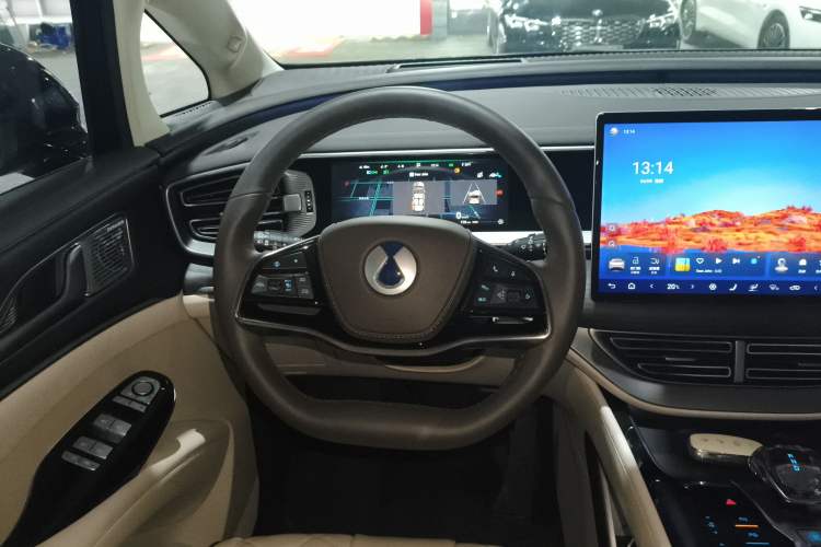 Used Denza D9 2024 DM-i 980 Four-Wheel Drive Prestige Model Steering Wheel