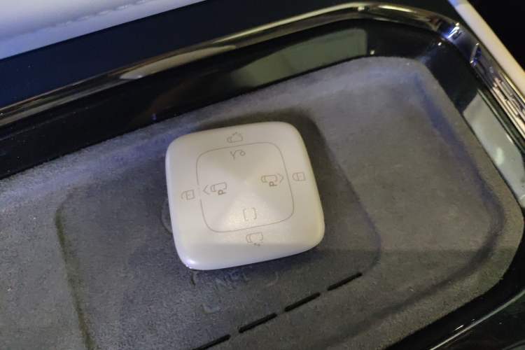 Used Zeekr 009 2024 Six-Seat Executive Version 4WD 108 kWh Interior 1