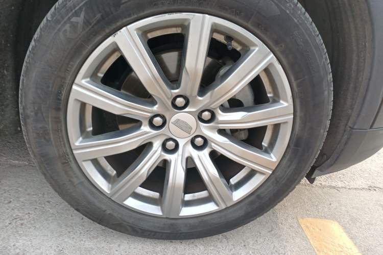 Used Cadillac XT4 2018 28T Two-Wheel Drive Leading Version Right Front Wheel Hub