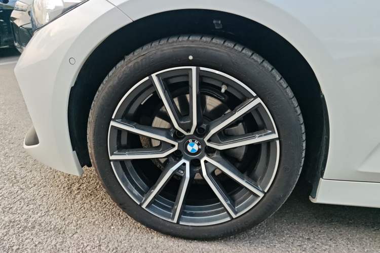 Used BMW 3 Series 2025 325Li M Sport Package Left Front Wheel Hub