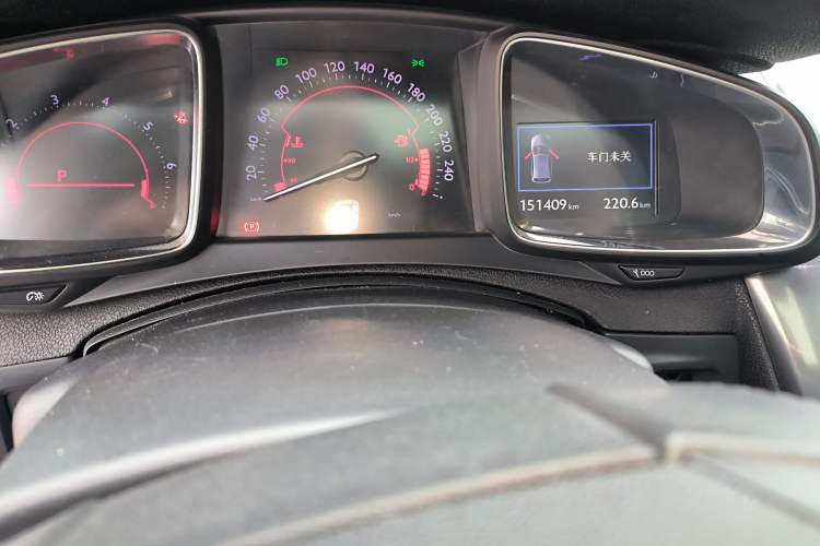 Used DS 5 2013 1.6T Luxury Edition THP160 Odometer Close Up