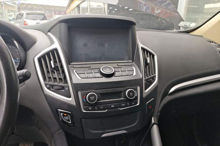 Used Dongfeng Aeolus AX7 2015 2.0L Automatic Zhiyi Trim
