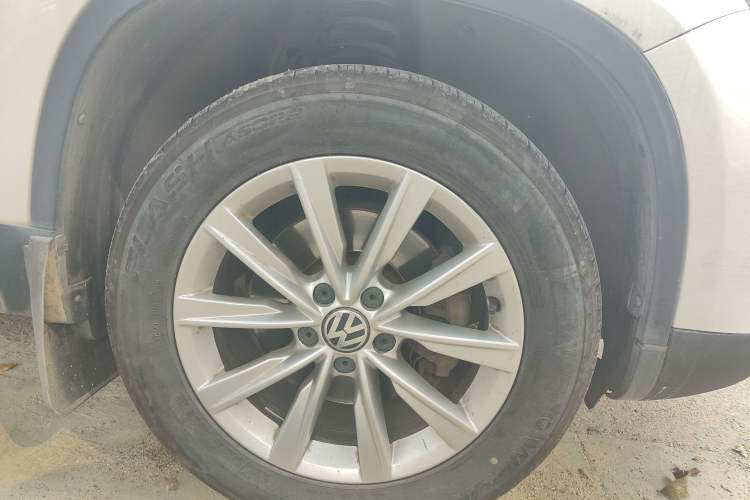 Used Volkswagen Tiguan 2015 1.8TSI Automatic Two-Wheel Drive Comfort Edition Right Front Wheel Hub