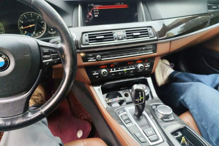 Used BMW 5 Series 2017 528Li Leading Model
