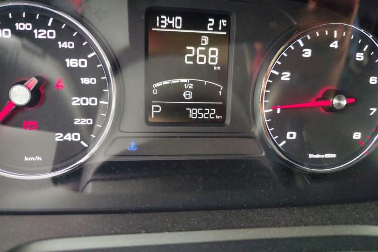 Used Roewe RX5 2016 20T Two-Wheel Drive Automatic Internet Smart Edition Odometer Close Up