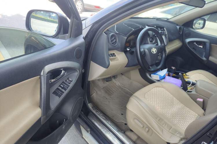 Used Toyota RAV4 2013 Special Edition 2.4L Automatic 4x4 Prestige Driver Seat