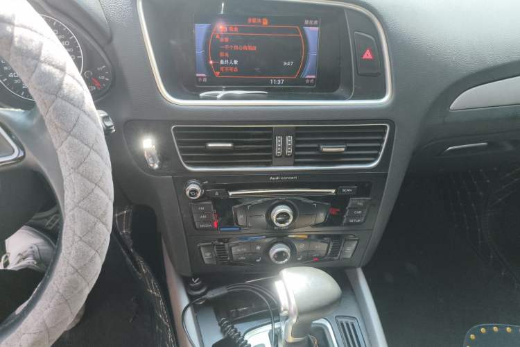 Used Audi Q5 2017 Plus 40 TFSI Ambition Model Audio And AC Panel