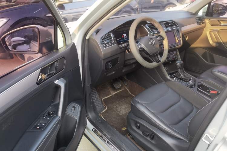 Used Volkswagen Tiguan L 2018 380TSI Automatic All-Wheel Drive Luxury Edition Driver Seat